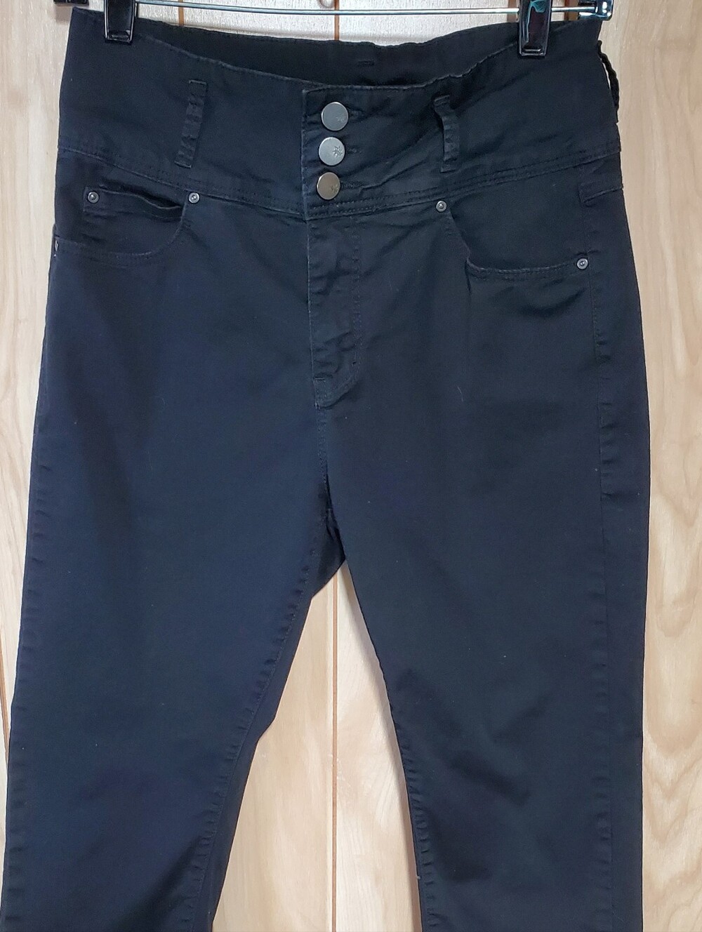 Dolly Girl Black Capri Pants Size 6